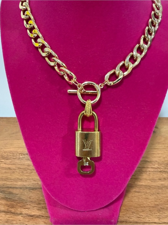 Louis Vuitton Jewelry - Authentic Louis Vuitton lock-n-key set with unbranded 18" gold plated chain.